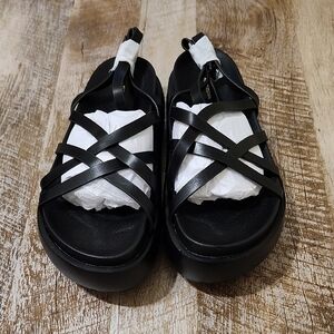 PrettyLittleThing Black Sandals with Open Toe and Thick Sole